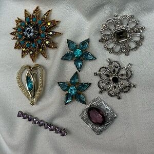 Vintage Pins- silvertone and goldtone (8)